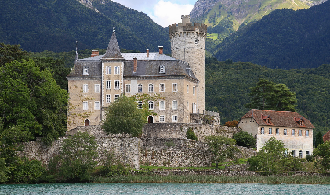 Pourquoi faut-il absolument visiter le lac d’Annecy ?